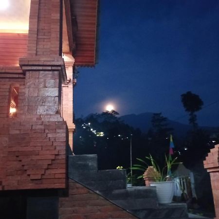 Villa Pringgitan Tawangmangu Zewnętrze zdjęcie
